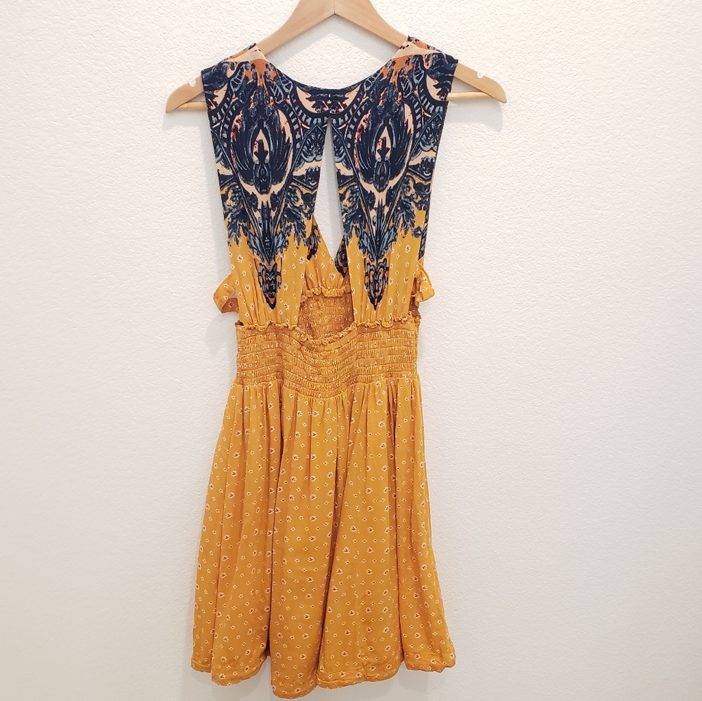 Elegant Yellow and Blue Patterned Dress - Picture 5 of 8